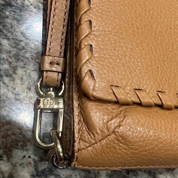 Tori Birch Tan wristlet Logo wallet New - Picture 3 of 9